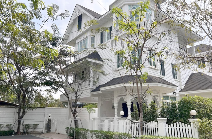 House with Shared Pool in Bangnatrad 
